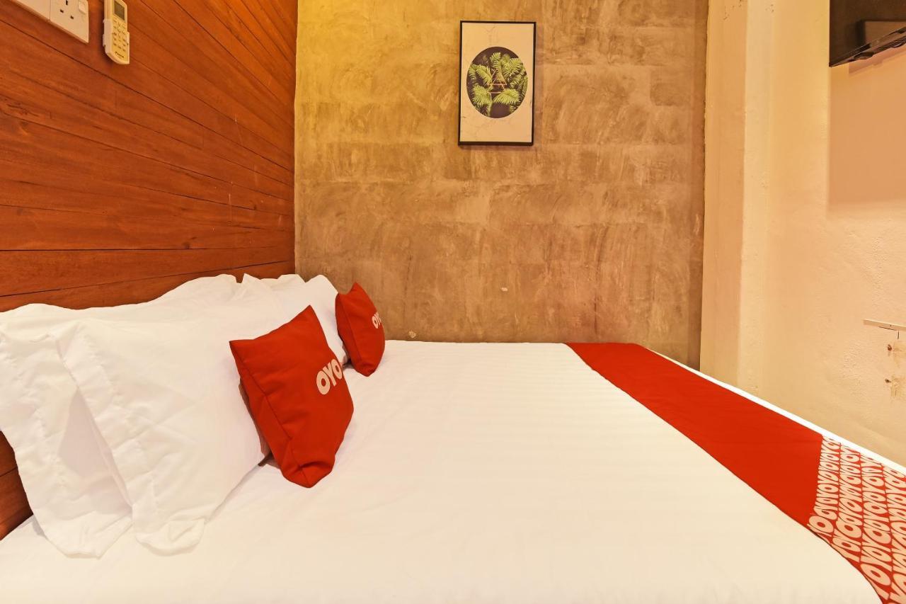 Oyo 90662 The 1975 Hotel Empire Κουαντάν Εξωτερικό φωτογραφία