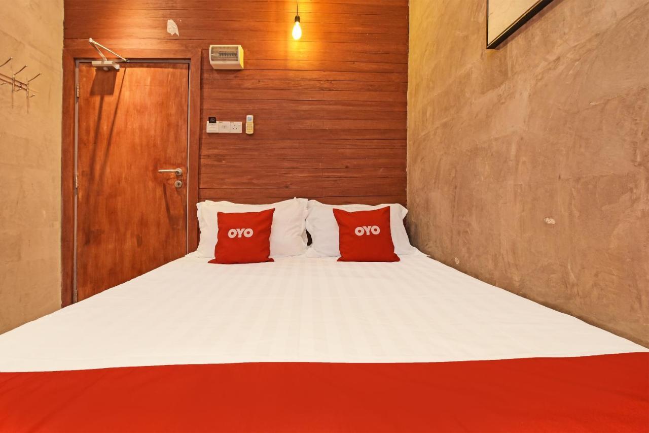 Oyo 90662 The 1975 Hotel Empire Κουαντάν Εξωτερικό φωτογραφία