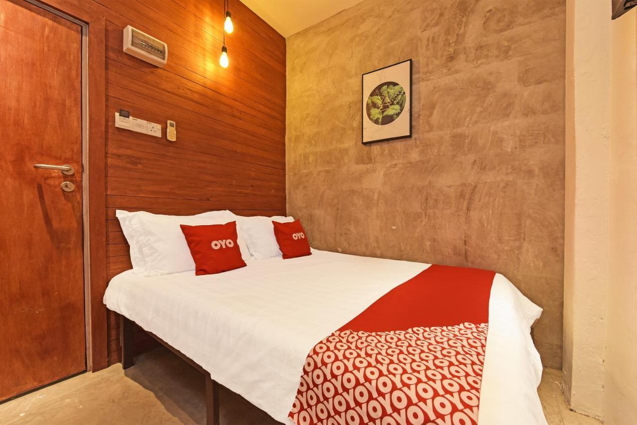 Oyo 90662 The 1975 Hotel Empire Κουαντάν Εξωτερικό φωτογραφία